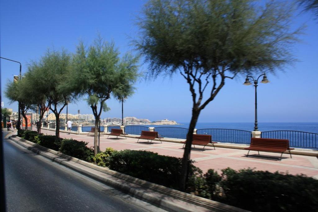 Idyllic Apartment Steps From The Promenade スリーマ エクステリア 写真