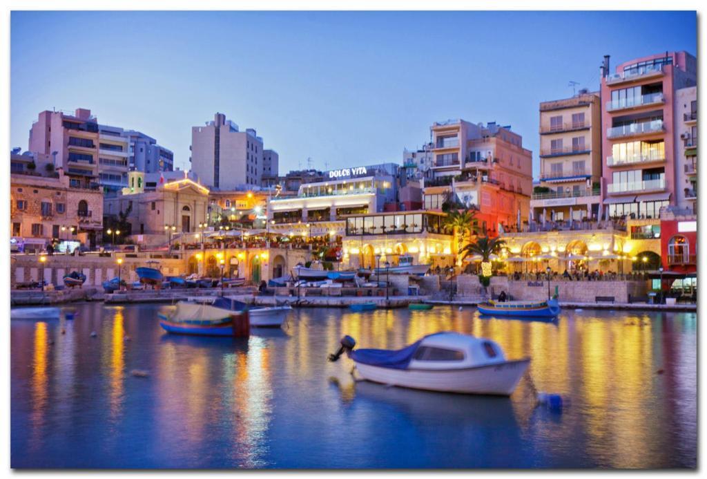 Idyllic Apartment Steps From The Promenade スリーマ エクステリア 写真